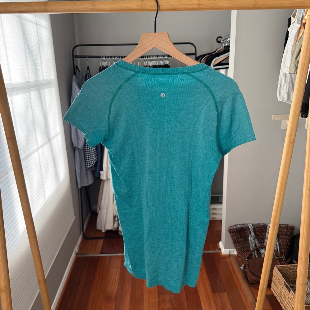 Lululemon swiftly tee size 10 - Picture 4 of 5